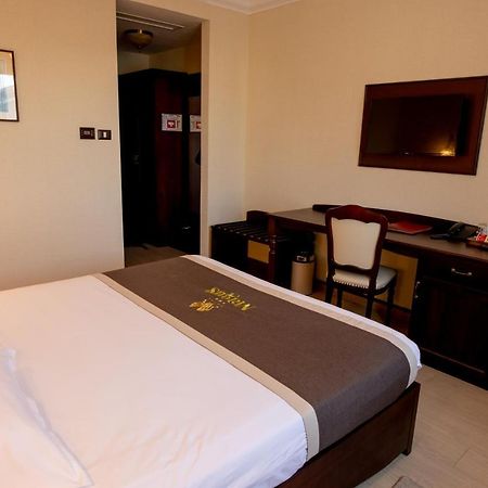 Magus Hotel Baia Mare Extérieur photo