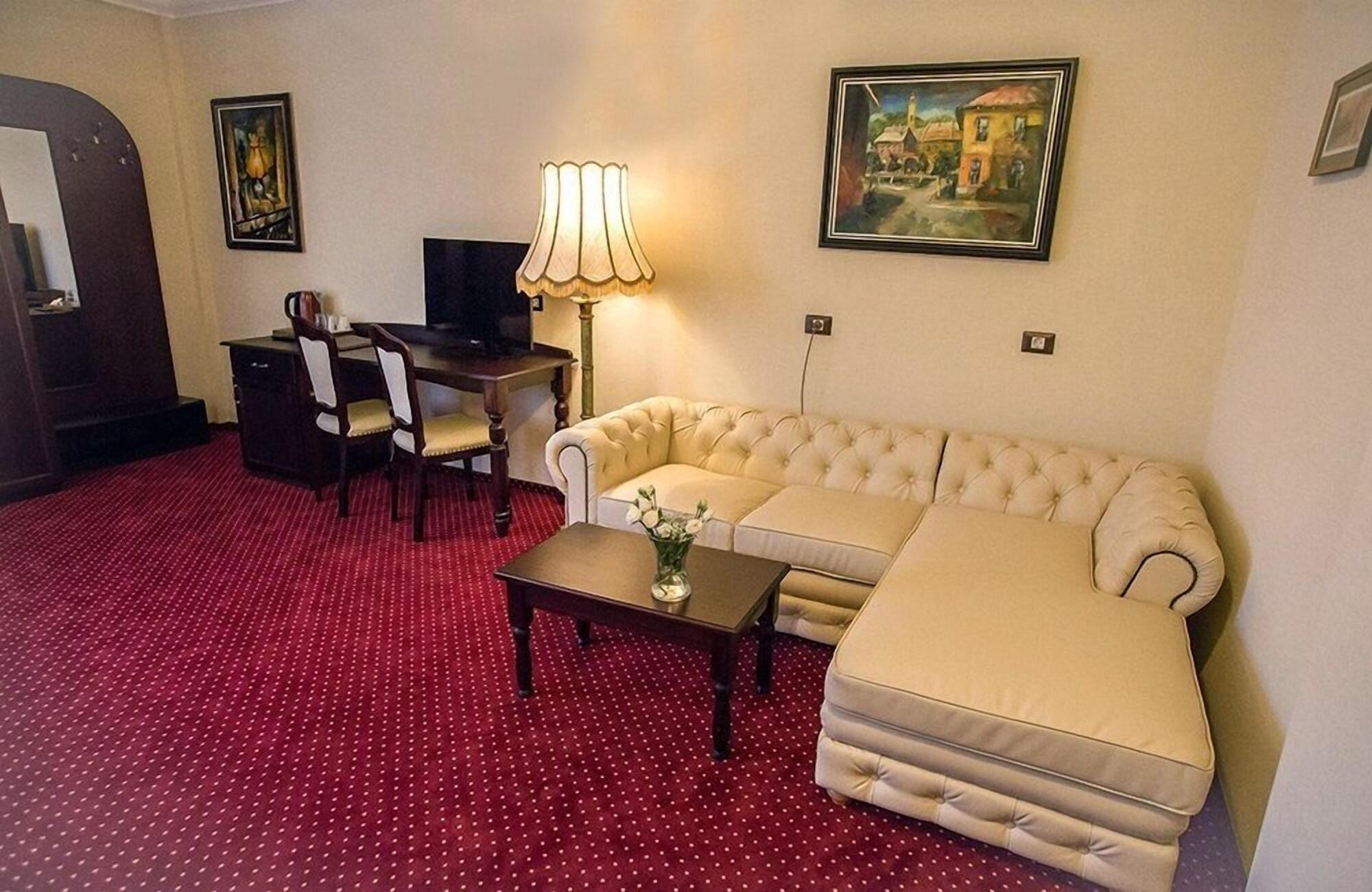 Magus Hotel Baia Mare Extérieur photo