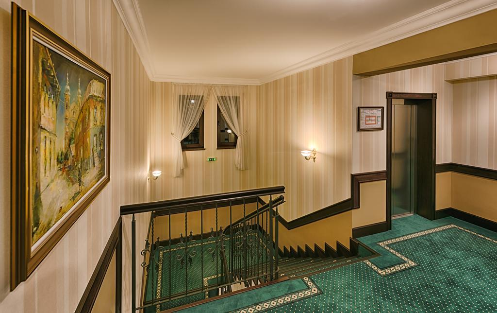 Magus Hotel Baia Mare Extérieur photo