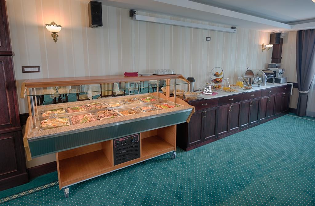 Magus Hotel Baia Mare Extérieur photo