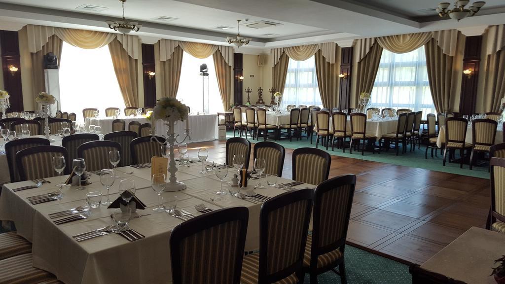 Magus Hotel Baia Mare Extérieur photo