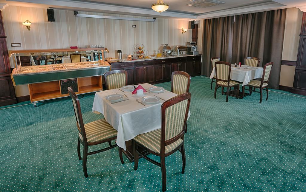 Magus Hotel Baia Mare Extérieur photo