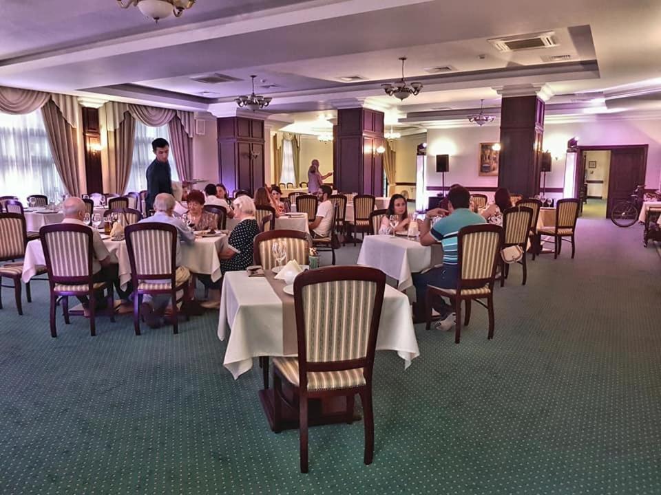 Magus Hotel Baia Mare Extérieur photo