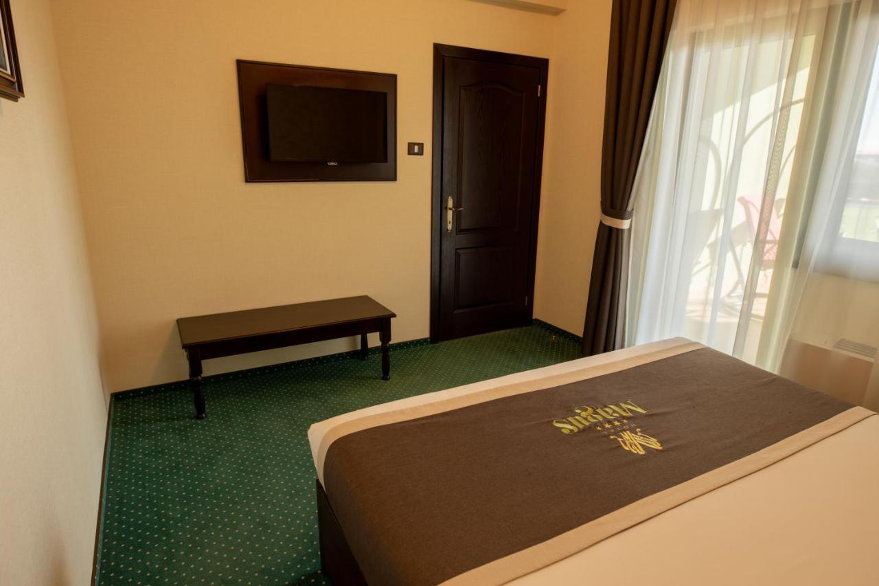 Magus Hotel Baia Mare Extérieur photo