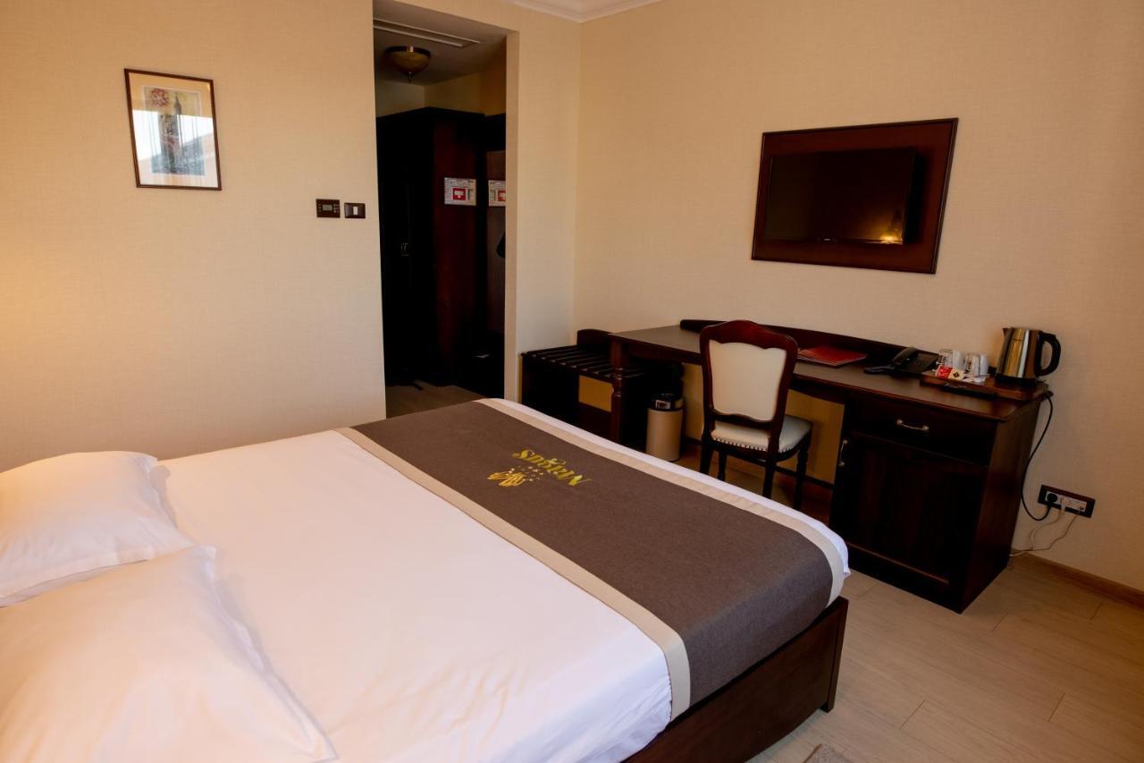 Magus Hotel Baia Mare Extérieur photo