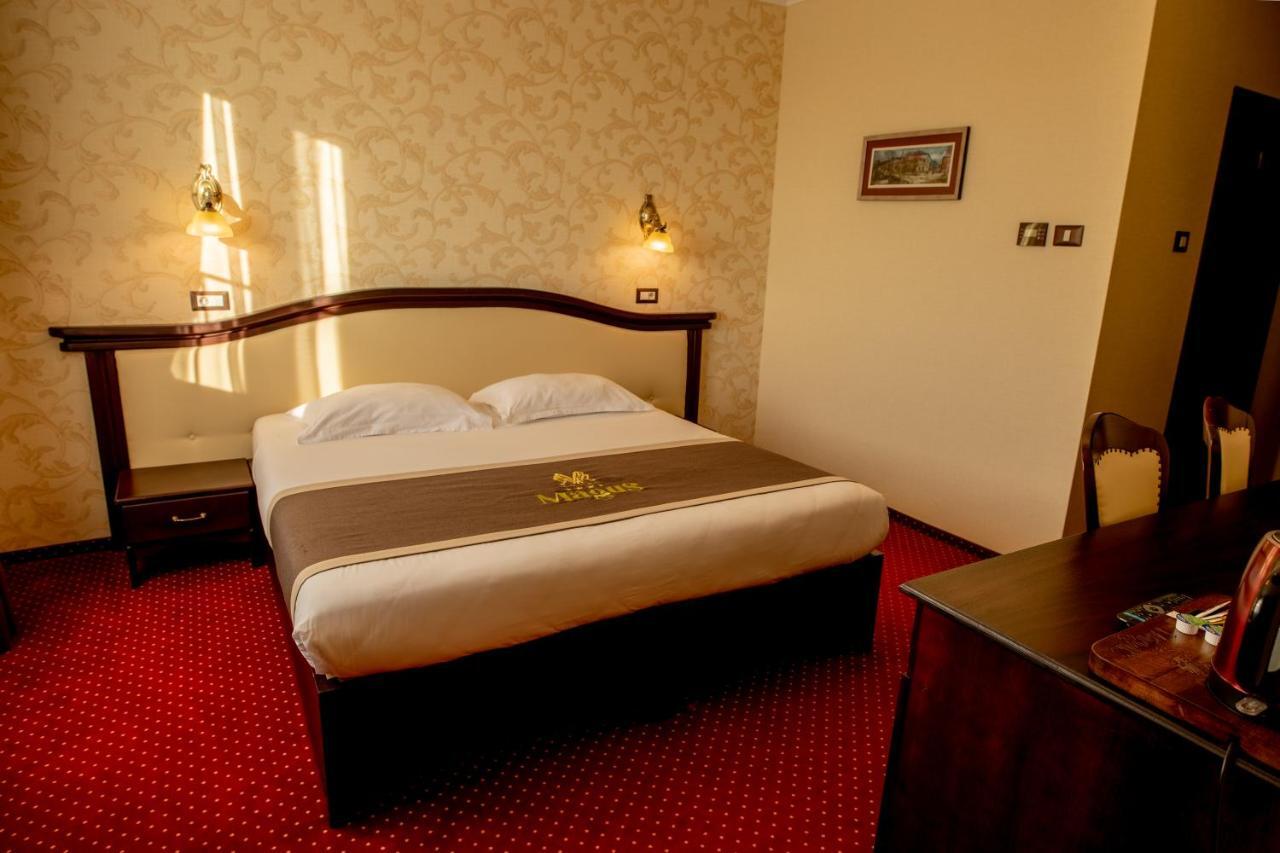 Magus Hotel Baia Mare Extérieur photo