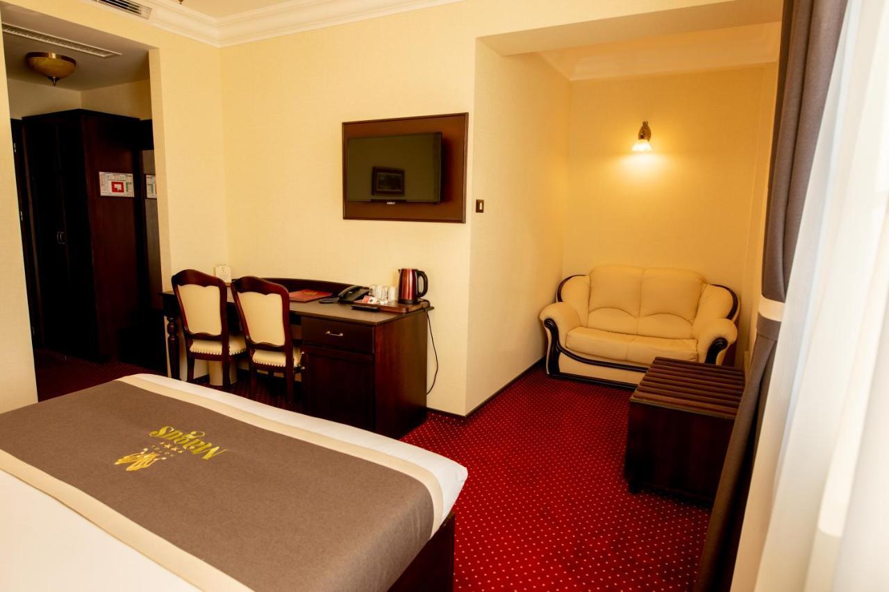 Magus Hotel Baia Mare Extérieur photo