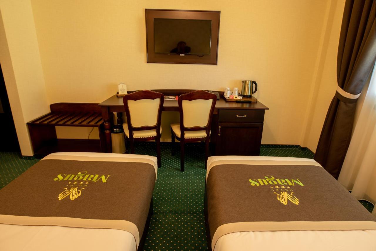 Magus Hotel Baia Mare Extérieur photo