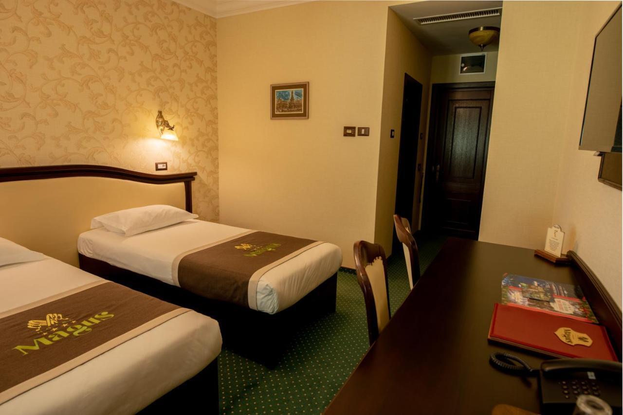 Magus Hotel Baia Mare Extérieur photo