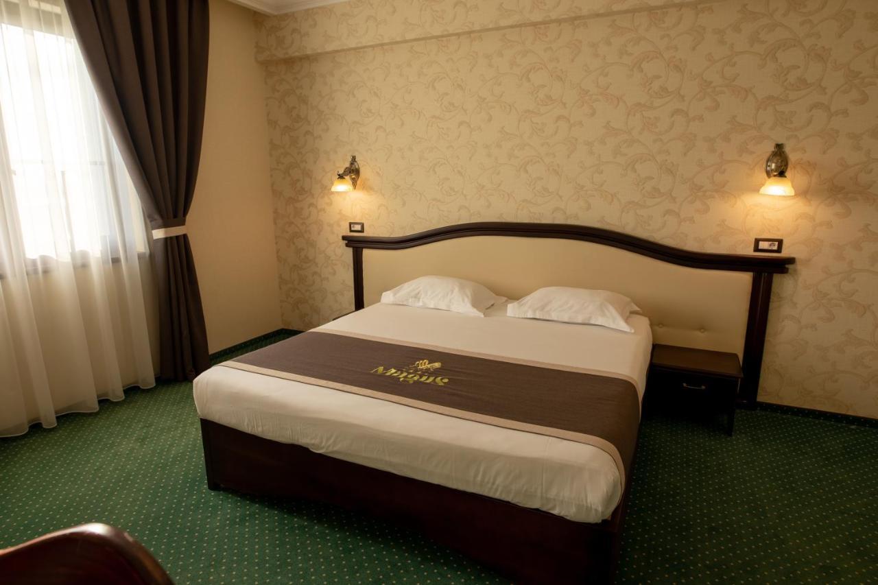 Magus Hotel Baia Mare Extérieur photo