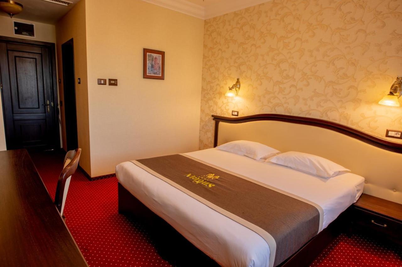 Magus Hotel Baia Mare Extérieur photo