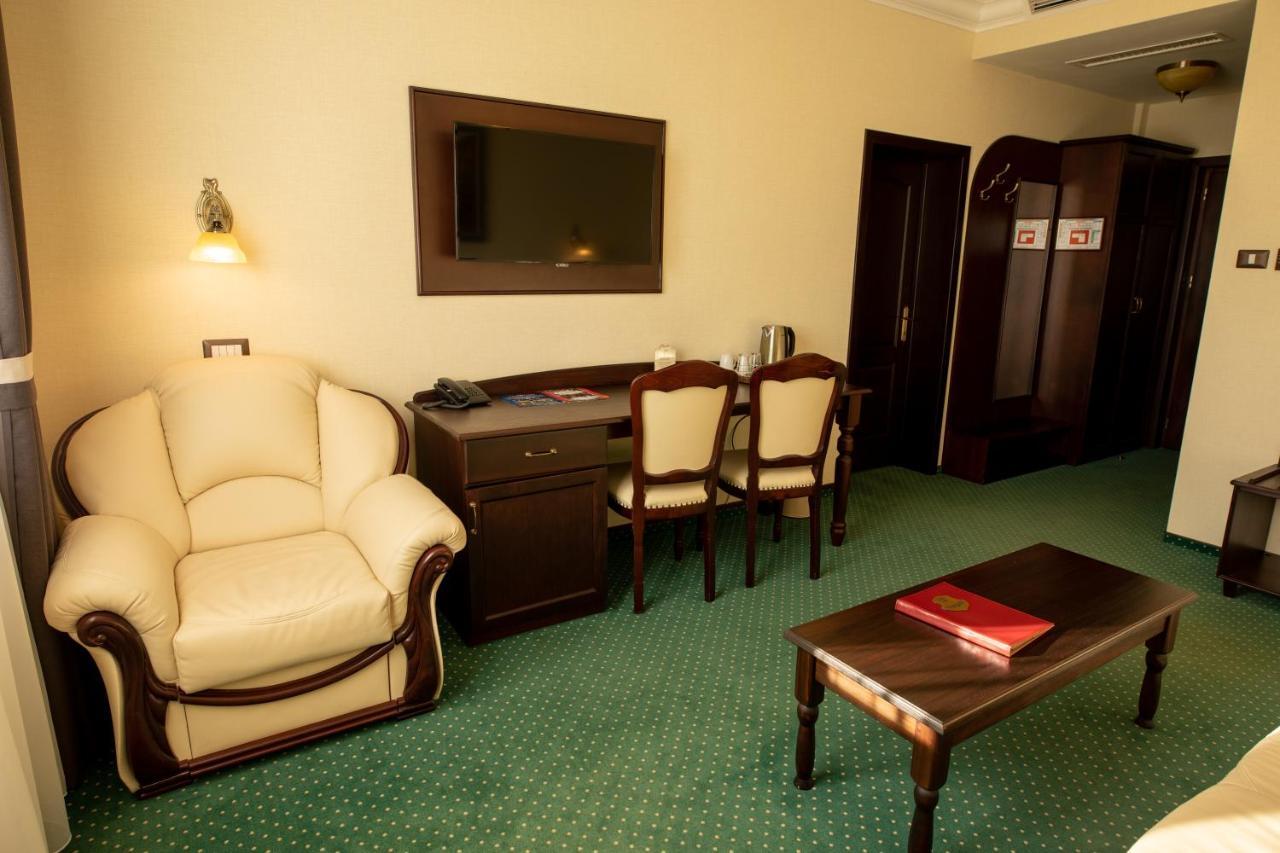 Magus Hotel Baia Mare Extérieur photo