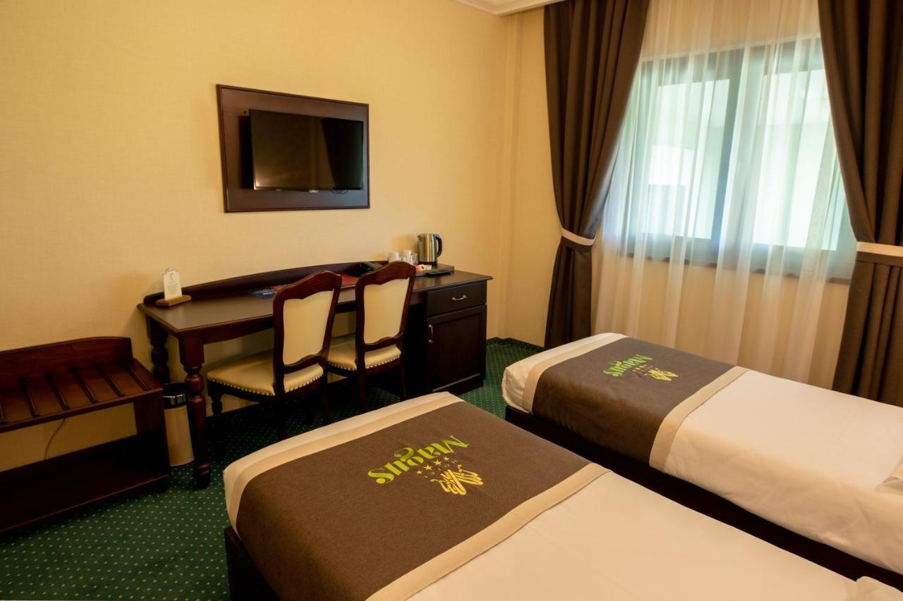 Magus Hotel Baia Mare Extérieur photo