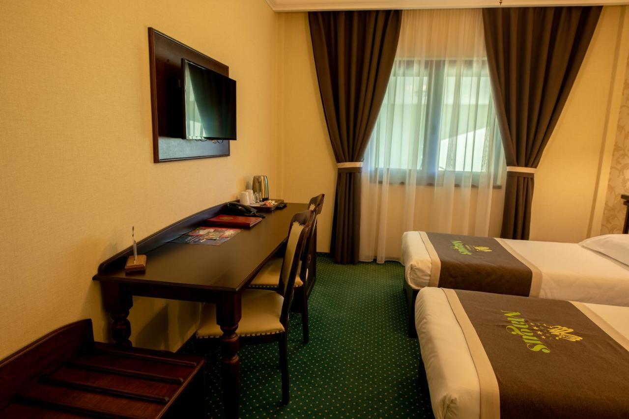 Magus Hotel Baia Mare Extérieur photo